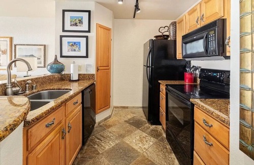 Historic Kailua Village Condo | 🏖️Breathtaking Oceanfront! | AC | Concierge Included