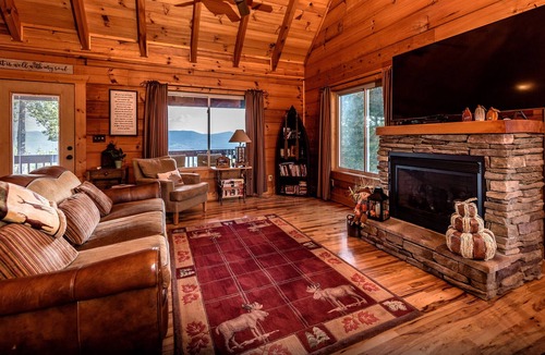 Boomer Cabin | Breathtaking views from Majestic Mountains "All Honey Ridge"