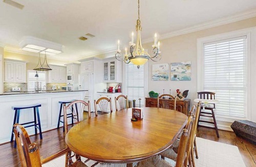 April Sound House | Breeze Getaway | Spacious Lakehouse in Montgomery