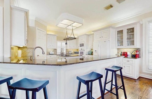 April Sound House | Breeze Getaway | Spacious Lakehouse in Montgomery