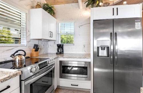 Kailua-Kona House | Breezy Pool Oasis 5BR AC Ocean Views 5min to Beach