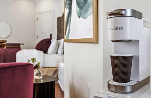 Downtown Baltimore Hotel | Brexton Hotel | Touchless Gorgeous Studio