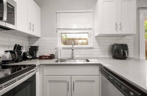 Hyde Park Apartment | Bright 1BR Apt: Walk to UT/Near Downtown