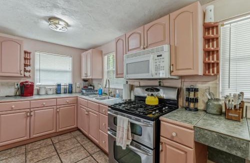 Griffin Heights House | Bright 3BR, Dogs, Fenced Yard, FSU & Dwntown