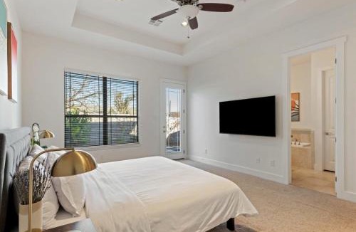 Central East Austin House | Bright 3BR Home - East ATX - Cowboy Pool - Near UT