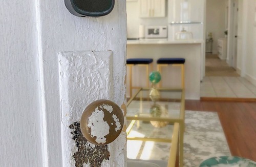 Uptown Historic District House | Bright, Airy & Super Clean Suite on Magazine St - Walk to restaurants & shops
