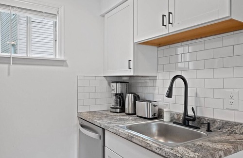 Pittsburgh Apartment | Bright and Quiet 1 Bedroom Apt in Millvale, Lawrenceville