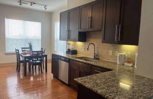 Astrodome Apartment | Bright and Spacious 3 Bedroom/2 Bath Condo by NRG Stadium