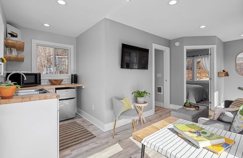 Woodfin Cottage | Bright and Tranquil Guesthouse!