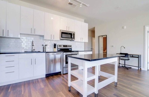Groveton Apartment | Bright Apt W Den | Gym & Easy DC Access