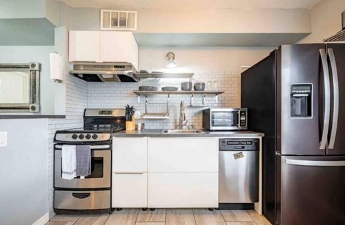 Riverside Condo | Bright Austin Retreat Minutes from Downtown with Patio and Free Parking