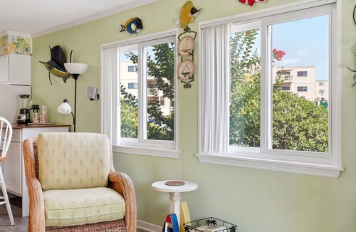 Myrtle Beach Condo | Bright Beach Condo with Proximity to Nearby Attractions!