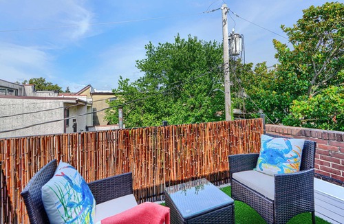 Downtown Baltimore House | Bright & Beautiful 4BR Home + Parking, Walk to Harbor & Stadiums