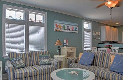 Carolina Beach Condo | Bright Carolina Beach Condo - Walk to the Beach!