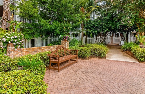 Baytowne Wharf Apartment | Bright & cozy coastal condo with shared pools, hot tubs, fast WiFi & central AC
