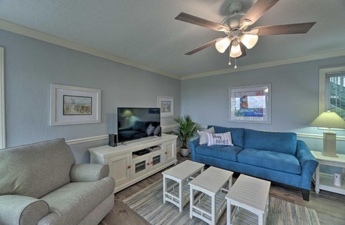 Emerald Isle House | Bright Emerald Isle Condo w/Private Beach Access!