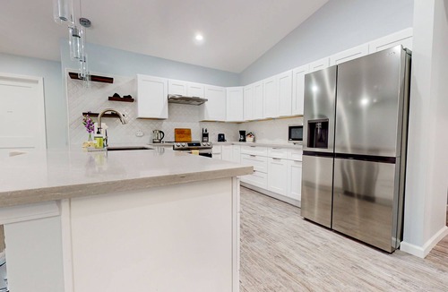 Orchidlands Estates House | Bright & modern dog-friendly oasis on two lush acres with generous patio & W/D