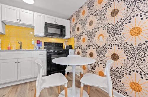 Windy Hill Apartment | Bright & Modern Studio Pet Approved