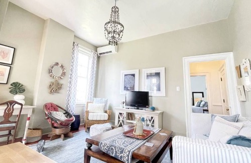 Rivermont Apartment | Bright, spacious 1br apt in award-winning home. Awesome walk in shower!