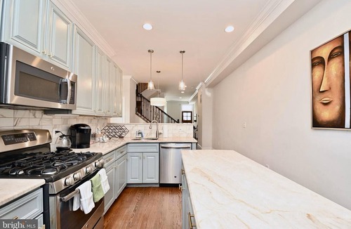 Near Northeast House | Bright & Spacious 5BR Home Near Capitol Hill Free Parking
