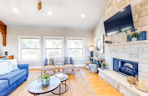 Point Venture House | Bright & Spacious Family Home with Firepit, Lake Views, Furnished Deck, Free WiFi
