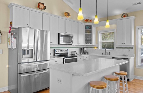 Newport House | BRING THE BOAT ! GORGEOUS PET FRIENDLY HOME ON THE SOUND
