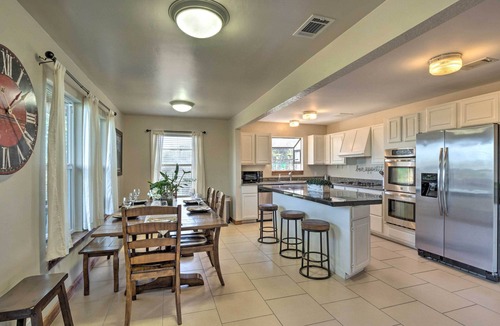 Briarcliff House | BRING THE BOAT/Kids & Pets! LAKE TRAVIS FUN! Fenced Yard/Trails/Golf/FEED Deer!