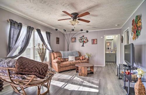 Mohawk House | Bring Your Pets! Midway Abode w/Yard & Fire Pit