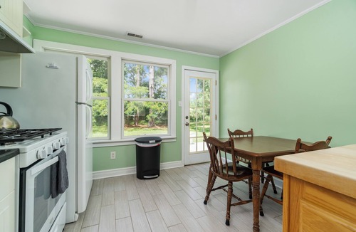 Oriental House | Broad Street Bungalow in Village of Oriental