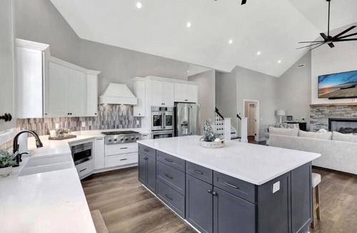 Anderson House | Broadwater Cove 7 BDRM, 5 BTHRM, 7,000 sq ft, Amazing lake View