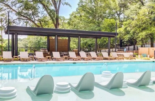 Colonial Homes Apartment | Buckhead Loft Near Stadium & Piedmont Hospital
