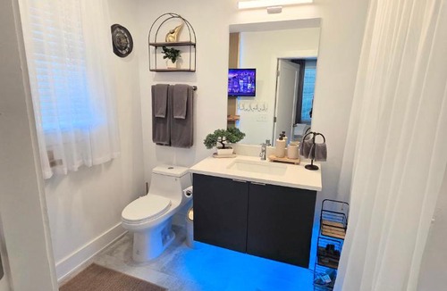 Garden Hills Apartment | Buckhead Luxury Stay with Mood Lighting and Free Parking