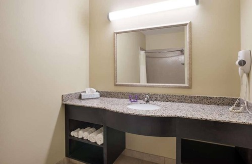 Saint Landry Hotel | Budget-Friendly Accommodations in Knights Inn Bunkie! Pool, Free Parking