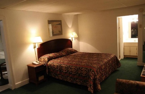 Sugar Creek Hotel | Budget Inn