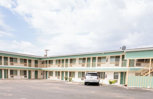 Ira Hotel | Budget Inn