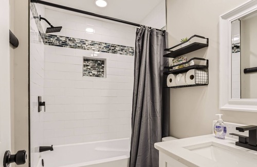 East Durham House | Bull City Bliss: Tranquil 3 BDR Haven near Duke