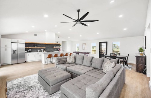 Weston House | Bungalow on 3 Acres - Hot Tub& Firepit