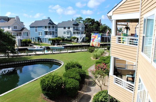 Manteo Condo | BV225 - Remarkably Redone Canal-Front Condo