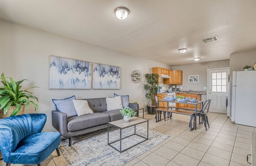 Biggs Field Apartment | ☕ BY FORT BLISS: LAUNDRY, SECURITY SYSTEM, REFRIGERATION, KING BEDS