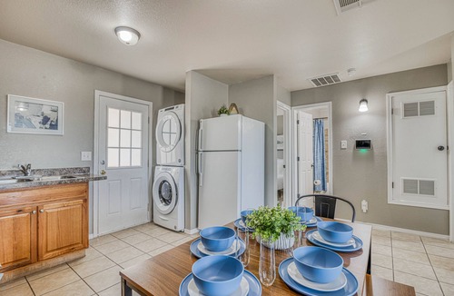 Biggs Field Apartment | ☕ BY FORT BLISS: LAUNDRY, SECURITY SYSTEM, REFRIGERATION, KING BEDS