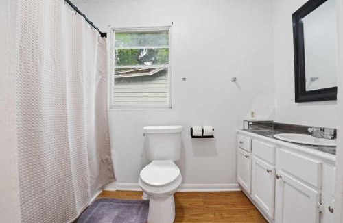 Lafayette Apartment | Byron St 5BR single Unit Downtown Lafaytte