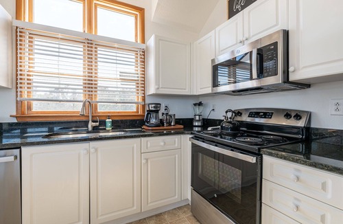Pine Island House | C6022 Tranquility. Pet Friendly, Hot Tub, Community 2 Pools/Tennis/Playground