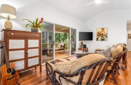 Honaunau-Napoopoo Cottage | Cabin ∙ 2 bedrooms ∙ 3 guests