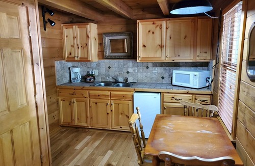 Galax Apartment | Cabin 305 - Mountain Treasure