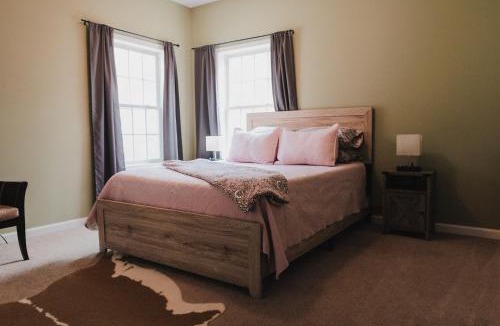 Mooresville Apartment | Cabin By The Lake