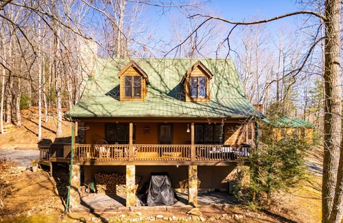 Laurel Springs Cabin | Cabin Fireplace Mountains Game Room Jefferson, NC