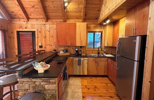 Six Mile Cottage | Cabin on Lake Keowee - Dock Slip Included