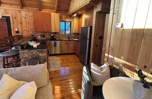 Six Mile Cottage | Cabin on Lake Keowee - Dock Slip Included