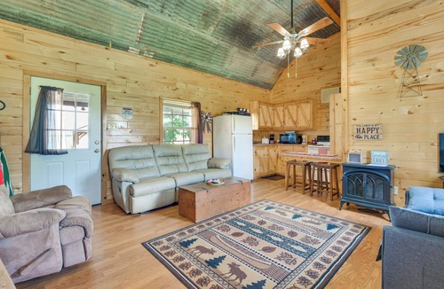 Breckenridge Cottage | Cabin w/Dock on Hubbard Creek Lake: Pets Welcome!