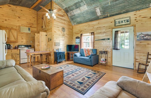 Breckenridge Cottage | Cabin w/Dock on Hubbard Creek Lake: Pets Welcome!